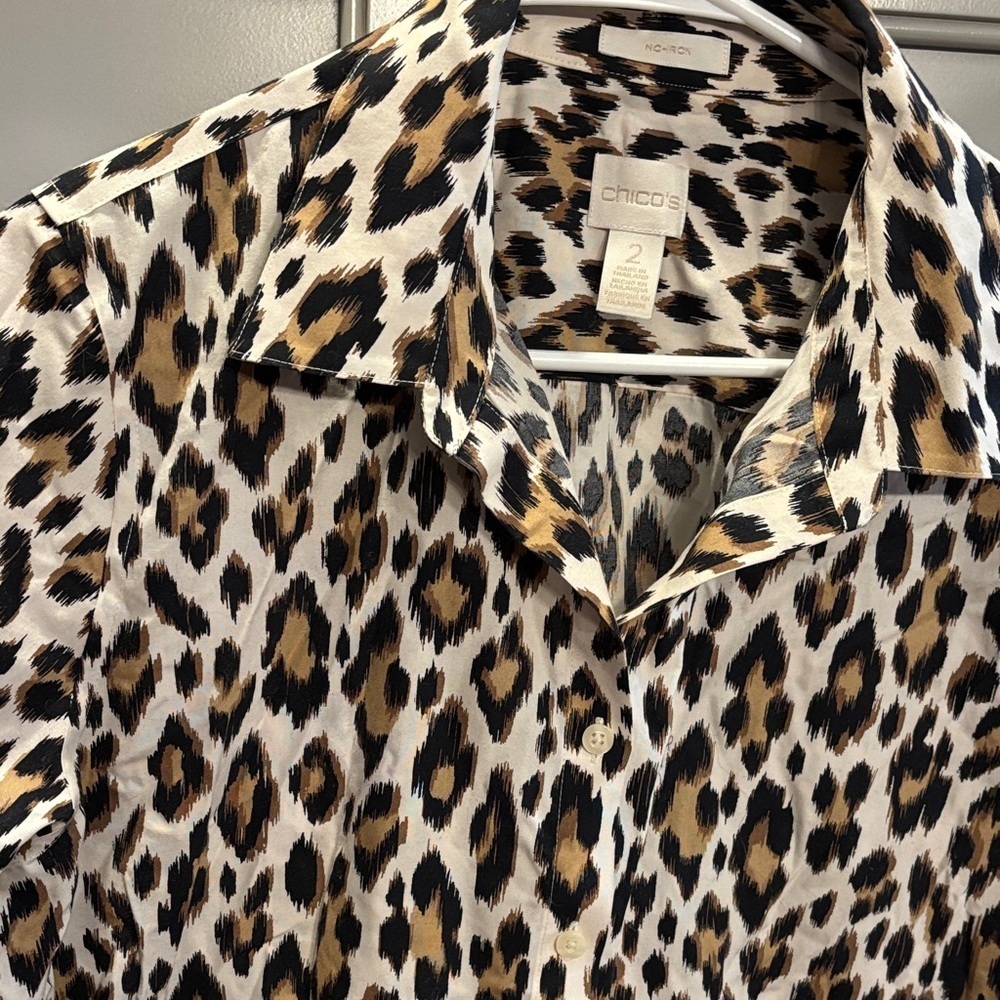 Chico's sz 2 leopard no iron Button-Up Blouse - Picture 2 of 5